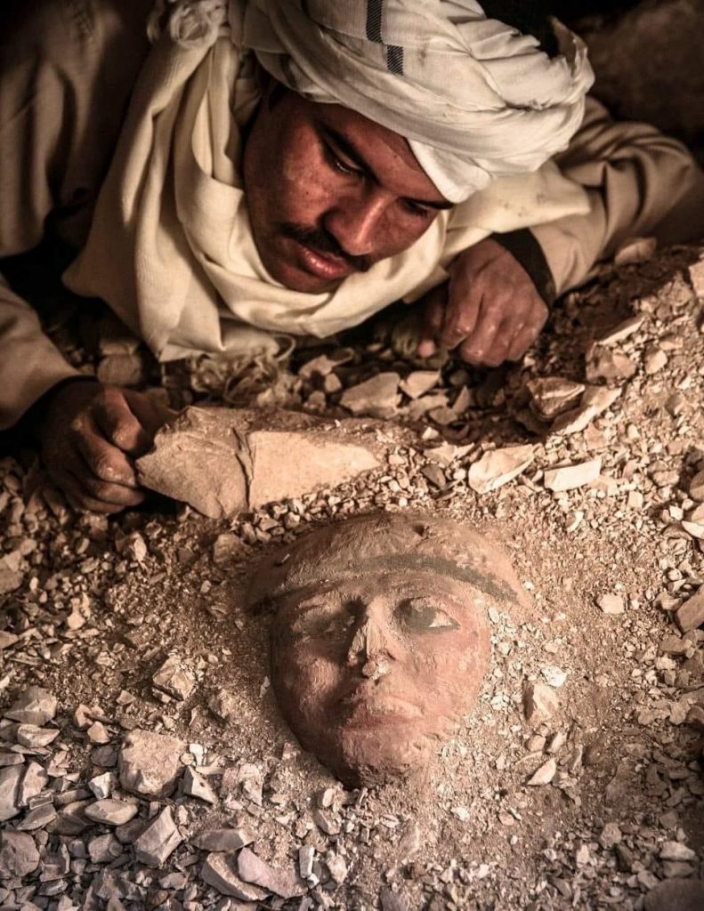 Reis Omar Farouk Sayed excavating in the Tomb of Djehuty