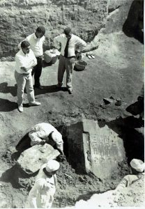 A photo from the excavation of the Luxor Cache with unknown workers and supervisors in 1989